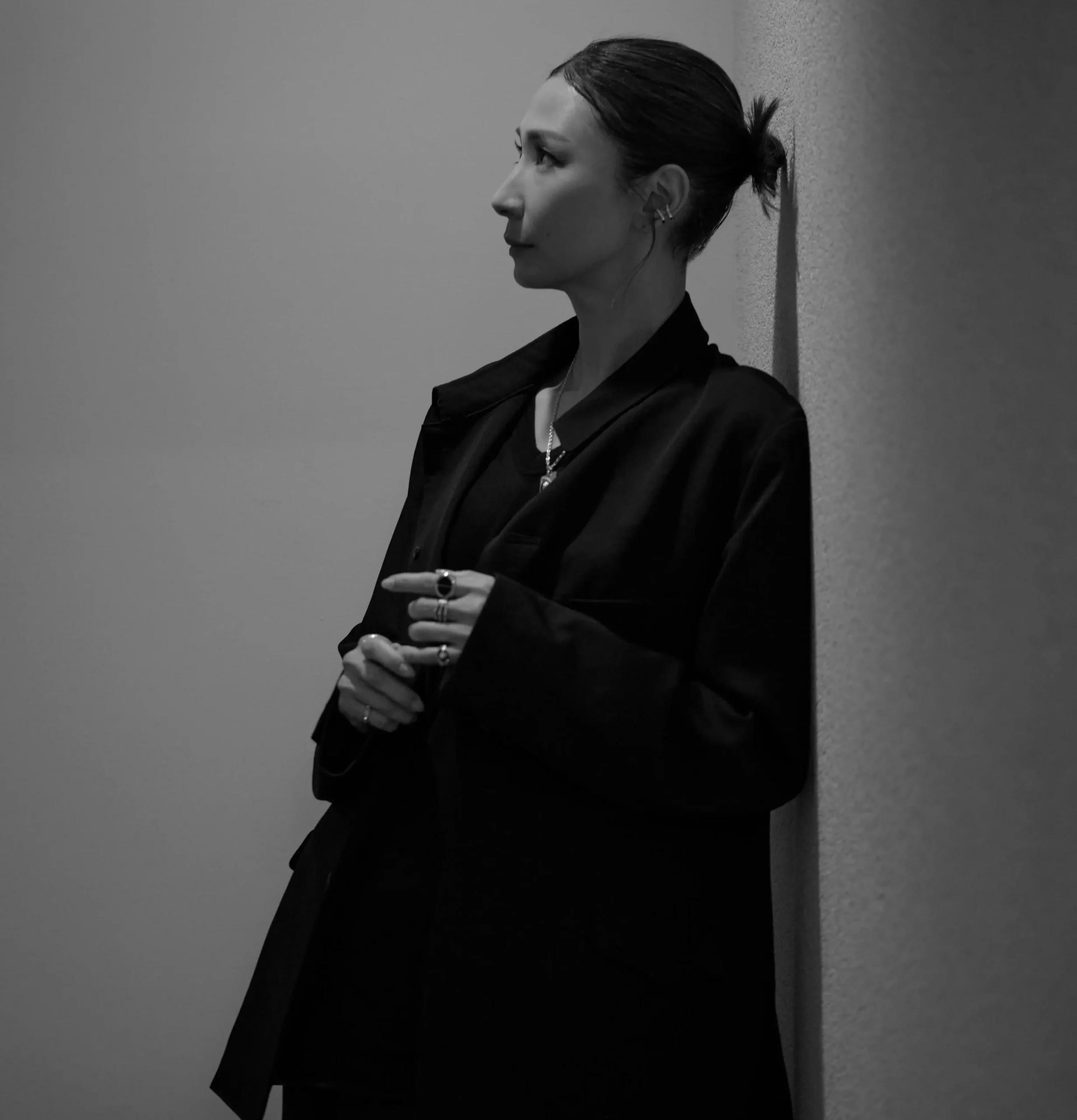 師承 Chrome Hearts ，更與山本耀司合作過：專訪首飾品牌 RIEFE 創辦人 Rie Harui